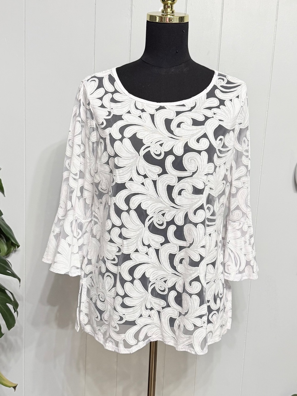 #19) Notations White Floral Lace Scoop Neck Tunic
